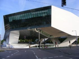 MUSEO PORSCHE STUTTGART.JPG