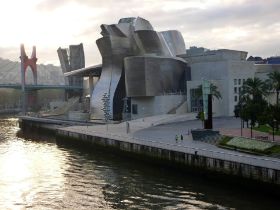 GUGGENHEIN BILBAO.JPG